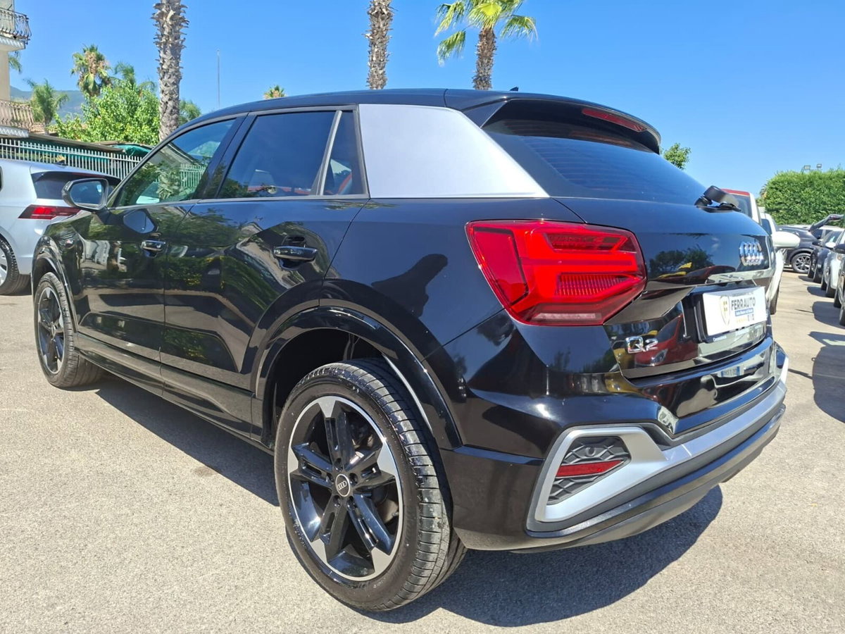 Audi Q2 30 2.0 tdi Identity Black (2)