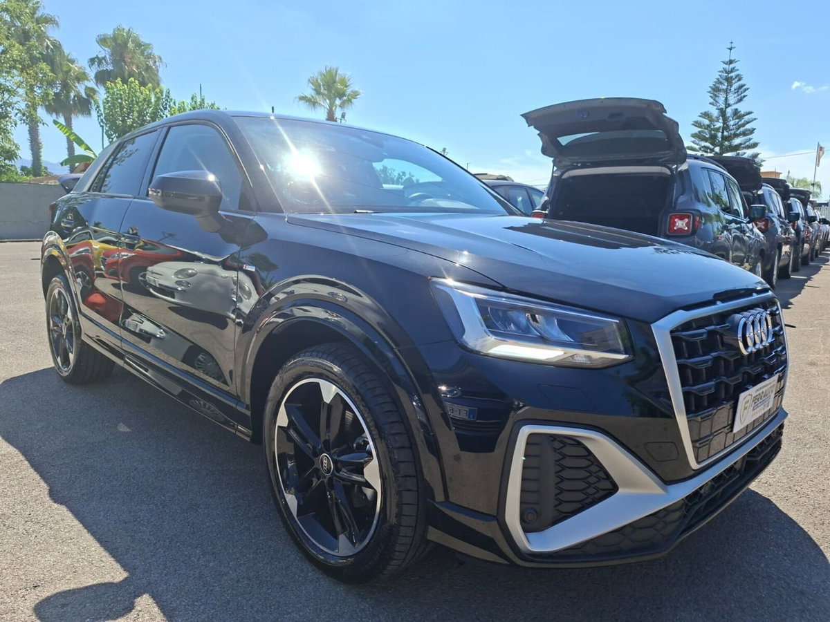 Audi Q2 30 2.0 tdi Identity Black (3)