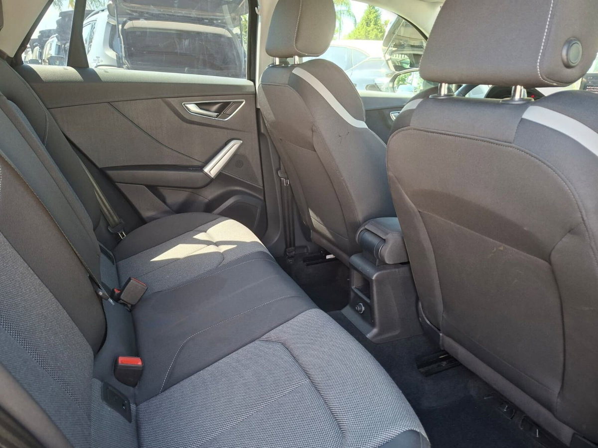 Audi Q2 30 2.0 tdi Identity Black (12)