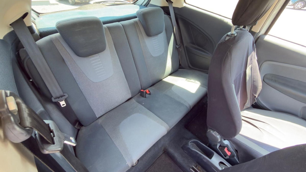 Ford Ka 1.2 8V 69CV Titanium (10)