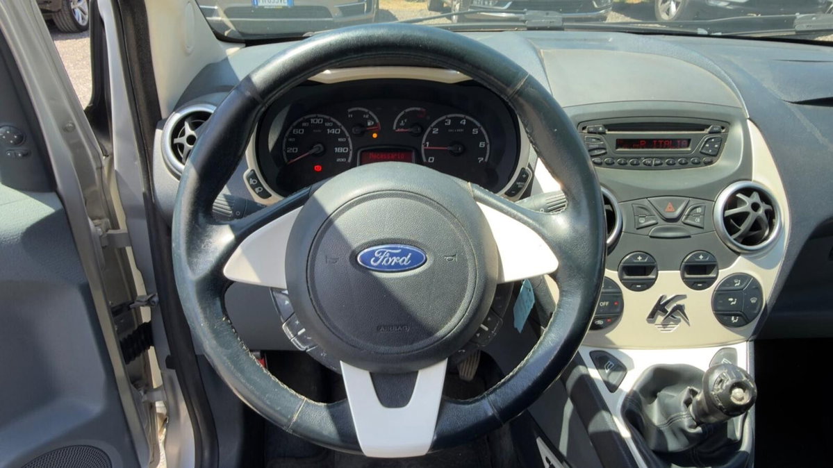 Ford Ka 1.2 8V 69CV Titanium (13)