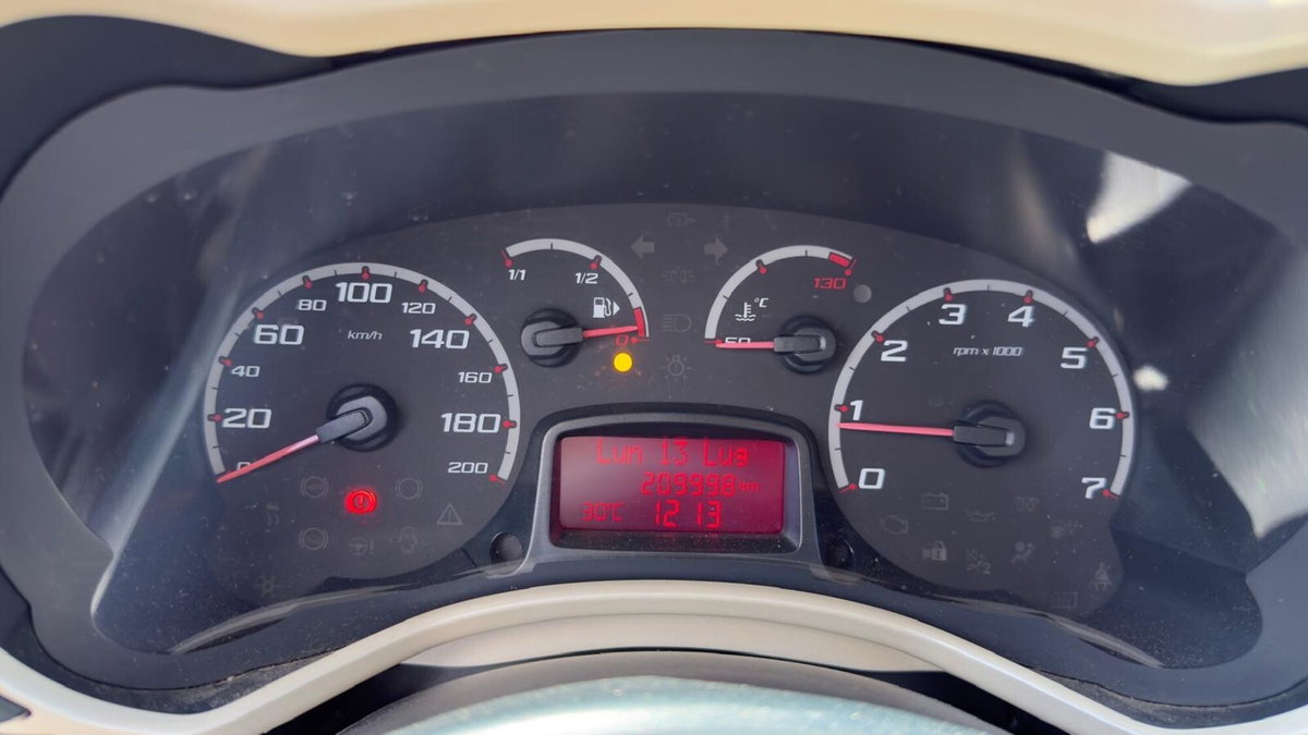 Ford Ka 1.2 8V 69CV Titanium (14)