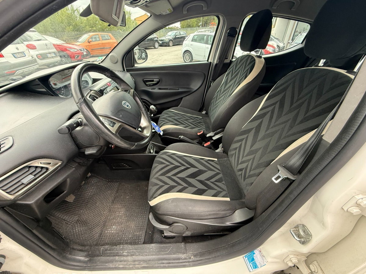 Lancia Ypsilon 0.9 TwinAir 85 CV 5 porte Metano Ecochic Gold (10)