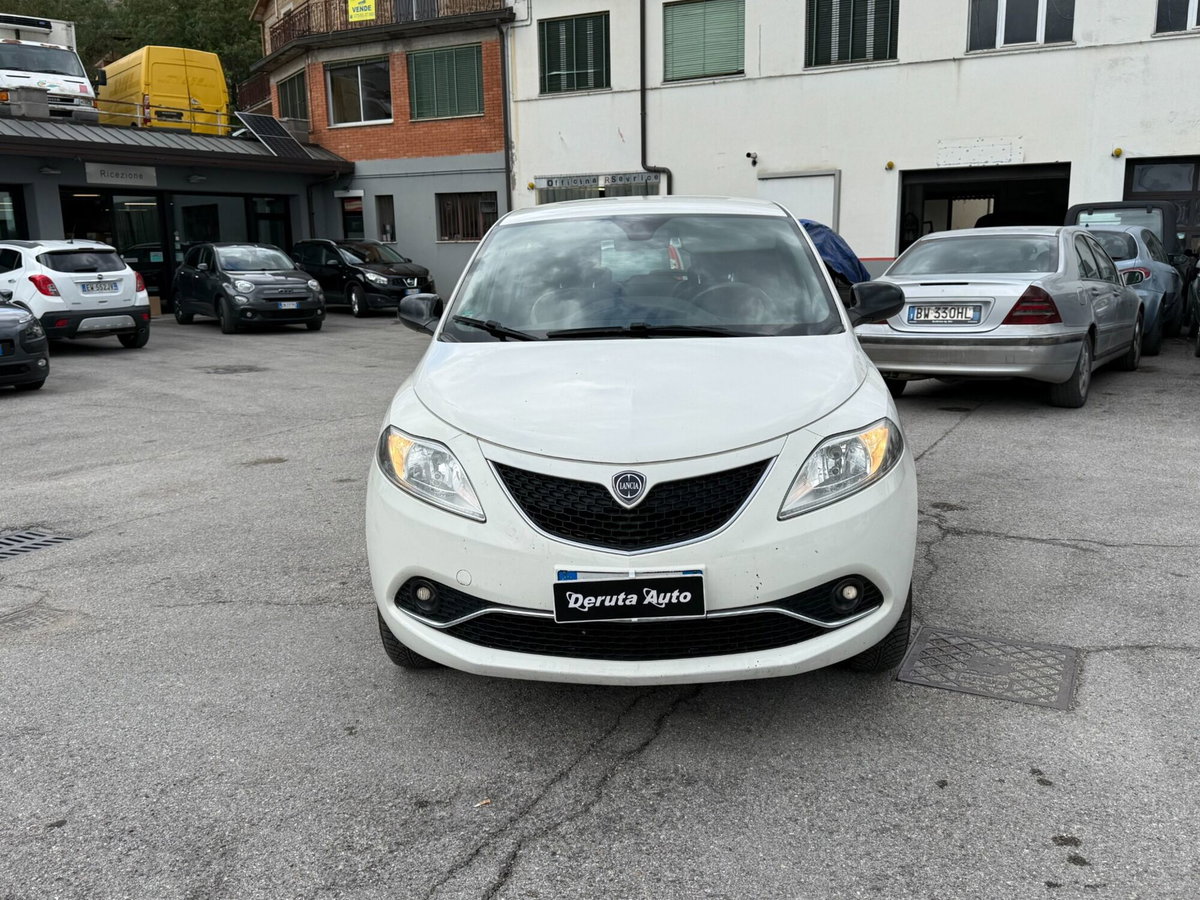 Lancia Ypsilon 0.9 TwinAir 85 CV 5 porte Metano Ecochic Gold (8)