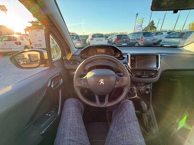 Peugeot 208 HDi 68 CV 5 porte Allure (11)