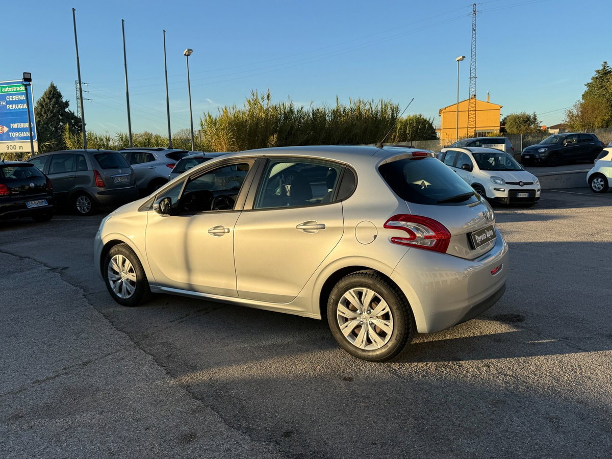 Peugeot 208 HDi 68 CV 5 porte Allure (3)