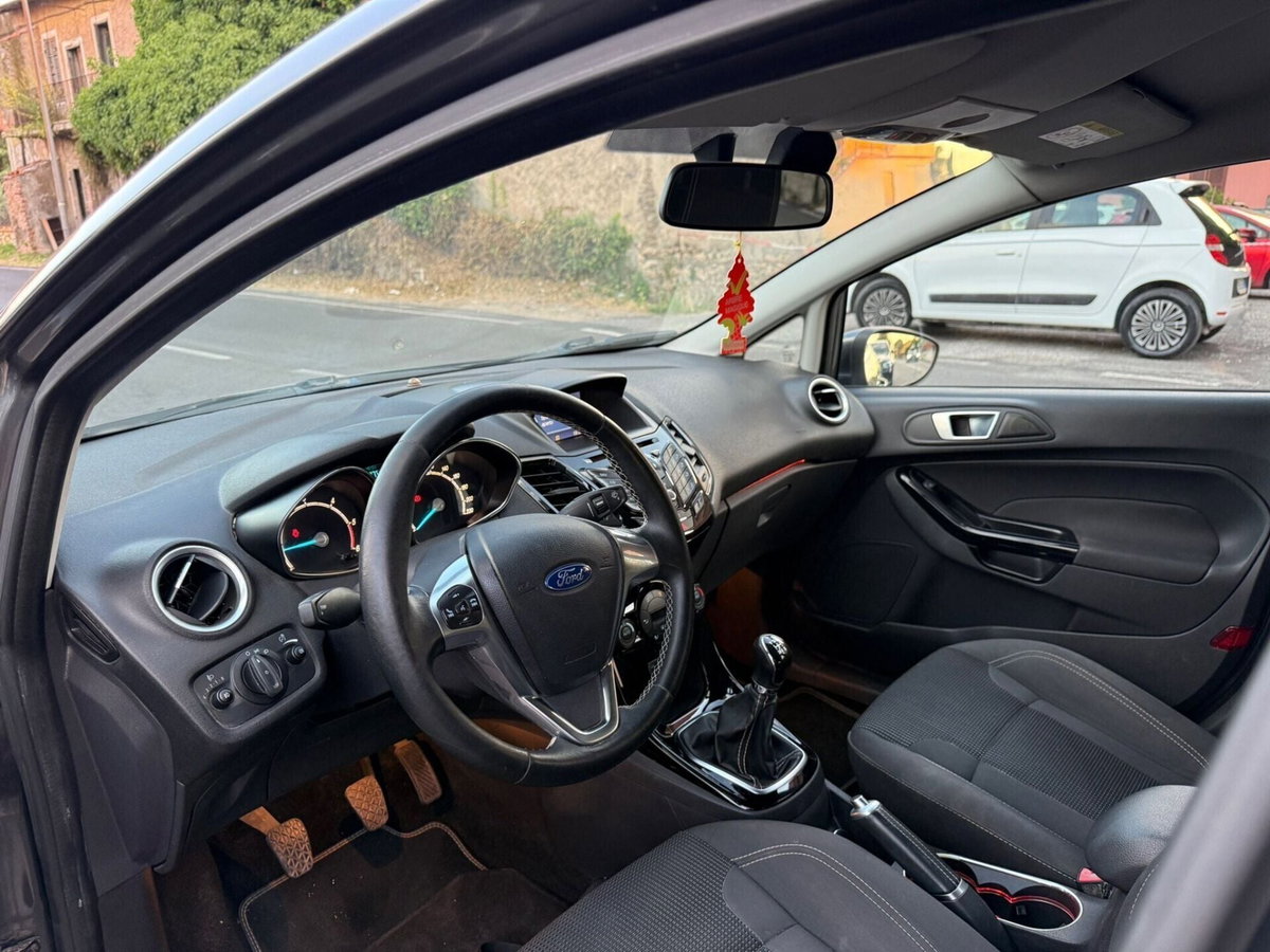 Ford Fiesta 1.5 TDCi 75CV 5 porte Black & White Edition (4)
