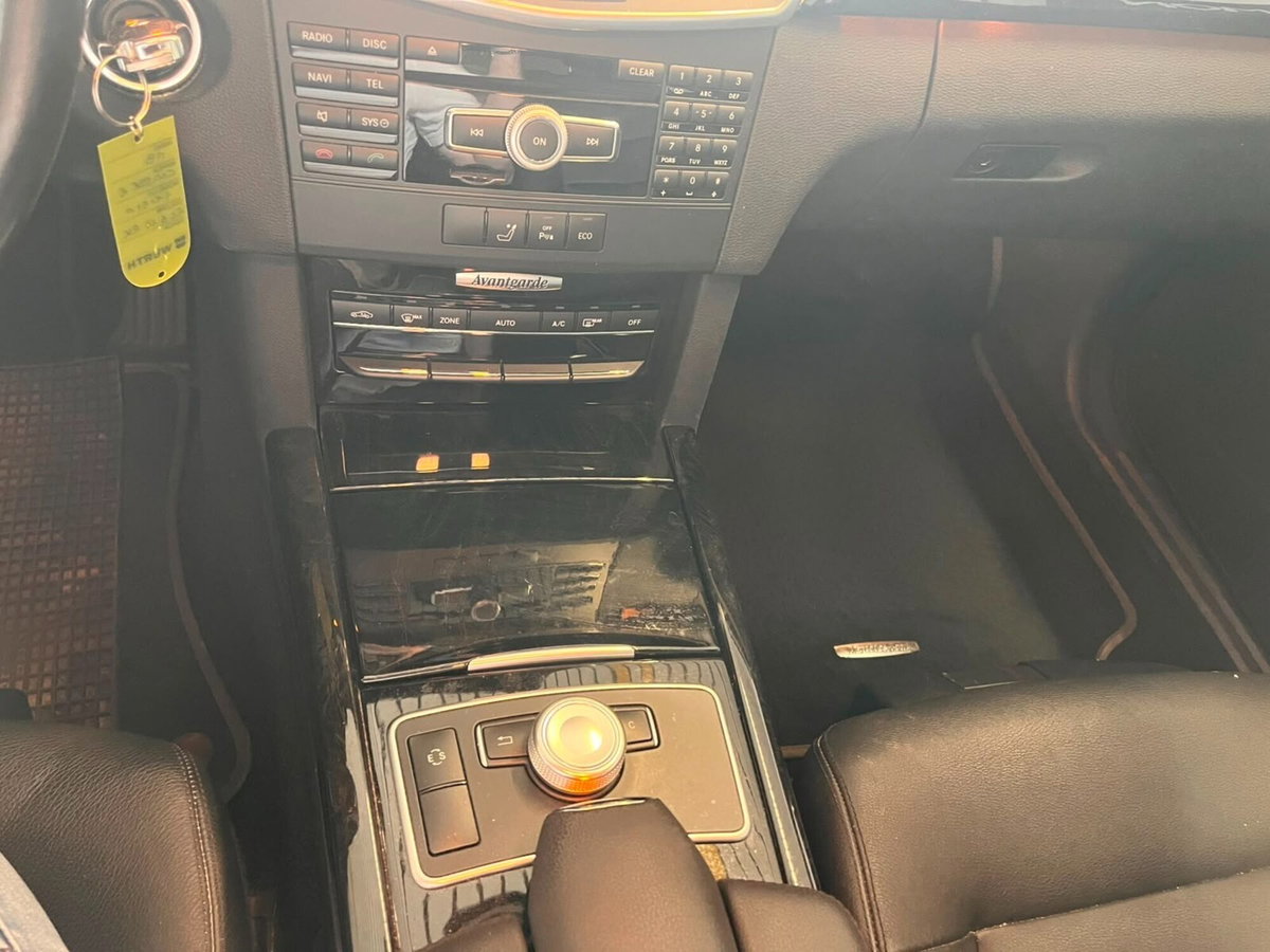 Mercedes-Benz Classe E 250 CDI BlueEFFICIENCY Avantgarde (11)
