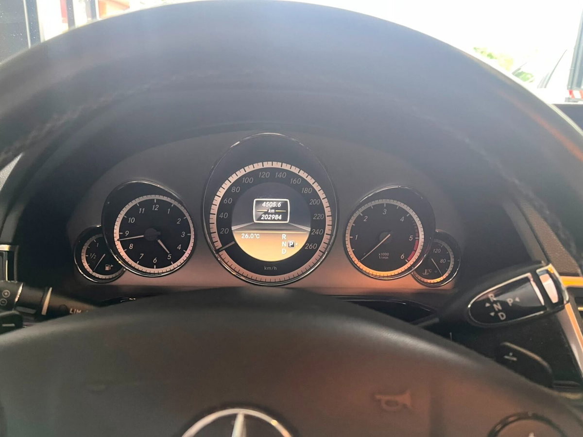 Mercedes-Benz Classe E 250 CDI BlueEFFICIENCY Avantgarde (12)