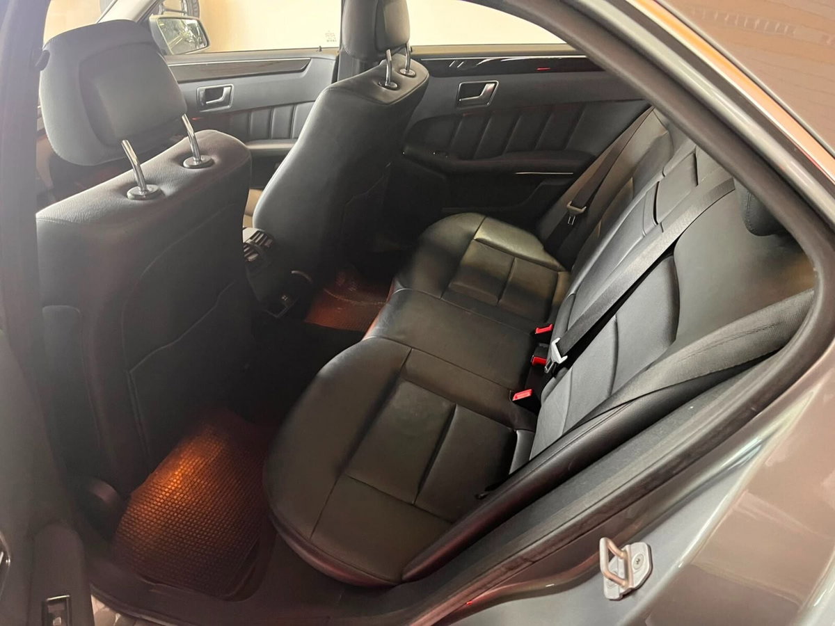 Mercedes-Benz Classe E 250 CDI BlueEFFICIENCY Avantgarde (7)