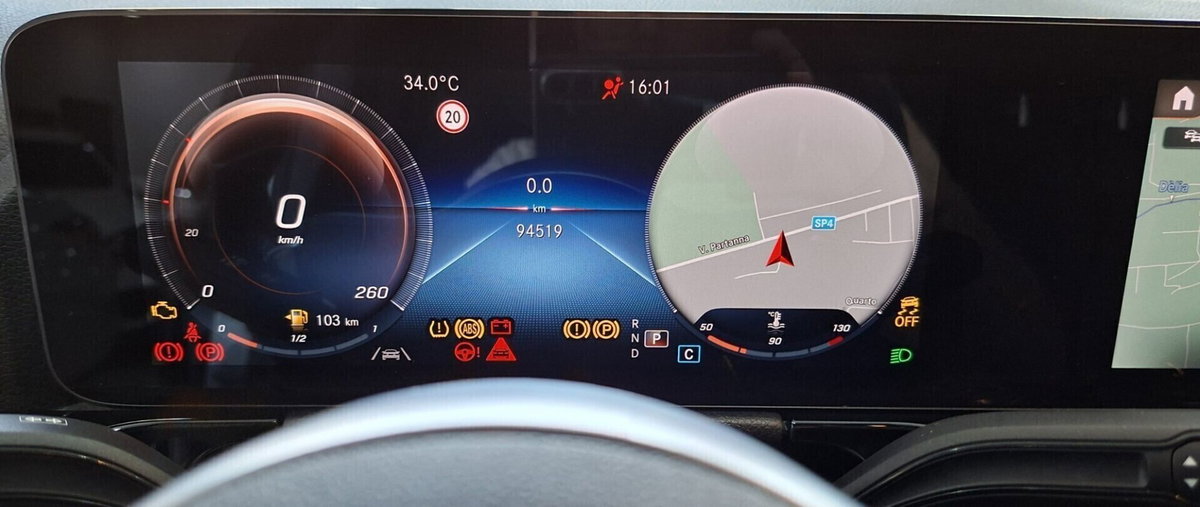 Mercedes-Benz GLA SUV 200 d Automatic Premium (15)
