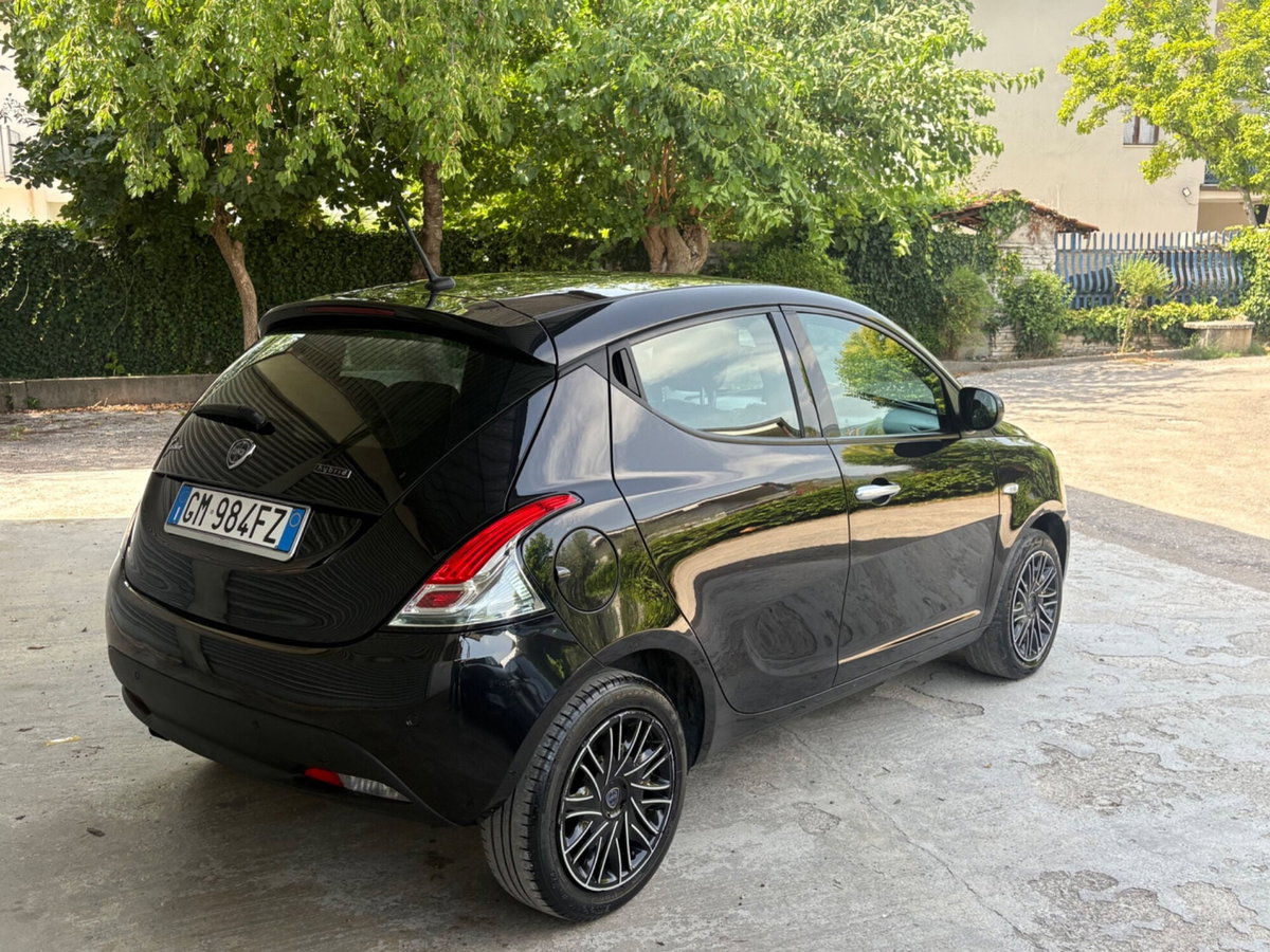 Lancia Ypsilon 1.0 FireFly 5 porte S&S Hybrid Ecochic UnYca (8)