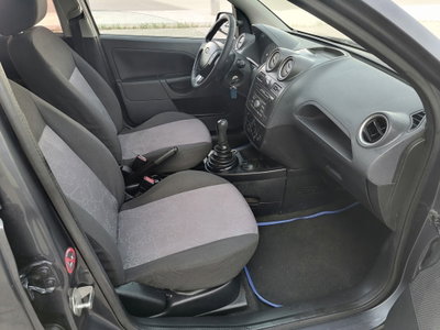 Ford Fiesta 1.4 TDCi 5p. Ghia (11)