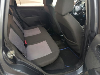 Ford Fiesta 1.4 TDCi 5p. Ghia (12)