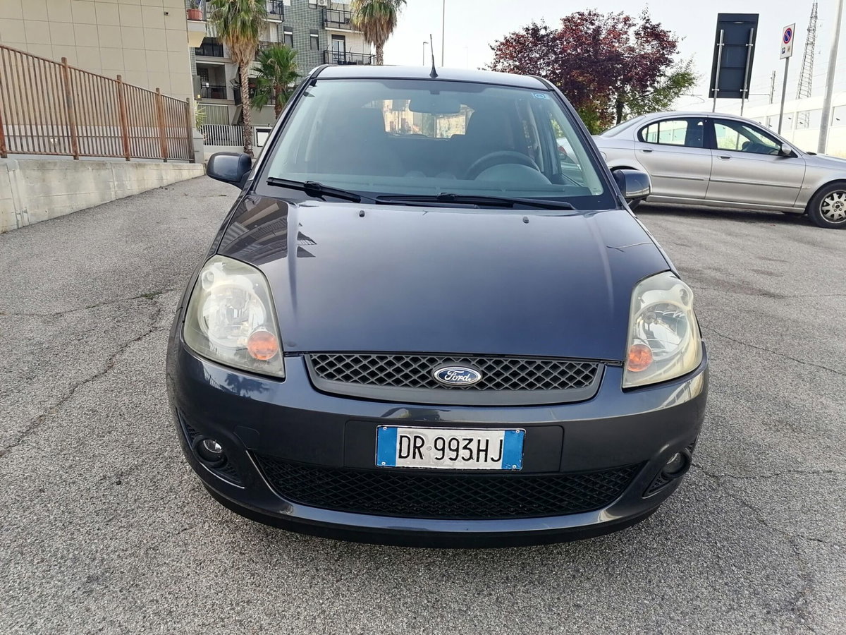 Ford Fiesta 1.4 TDCi 5p. Ghia (2)
