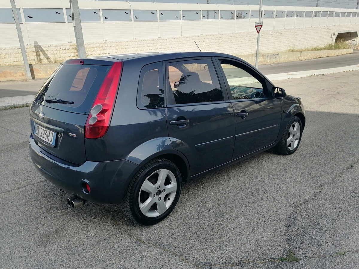 Ford Fiesta 1.4 TDCi 5p. Ghia (4)