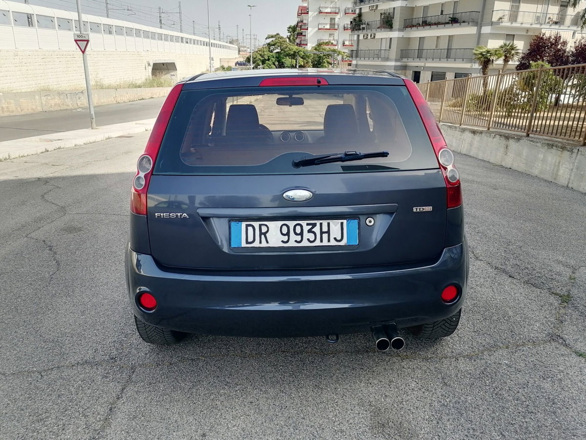 Ford Fiesta 1.4 TDCi 5p. Ghia (5)