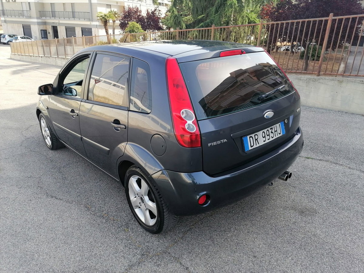 Ford Fiesta 1.4 TDCi 5p. Ghia (6)