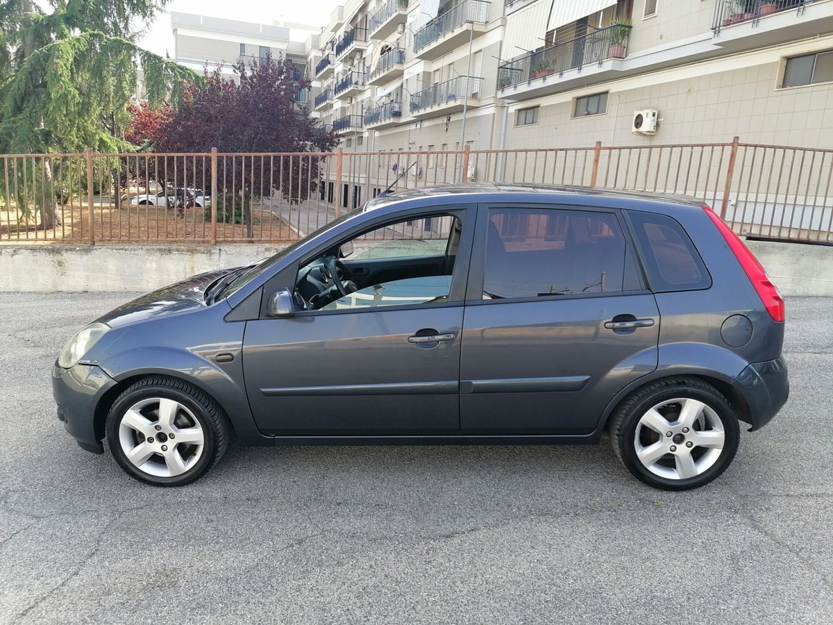 Ford Fiesta 1.4 TDCi 5p. Ghia (7)