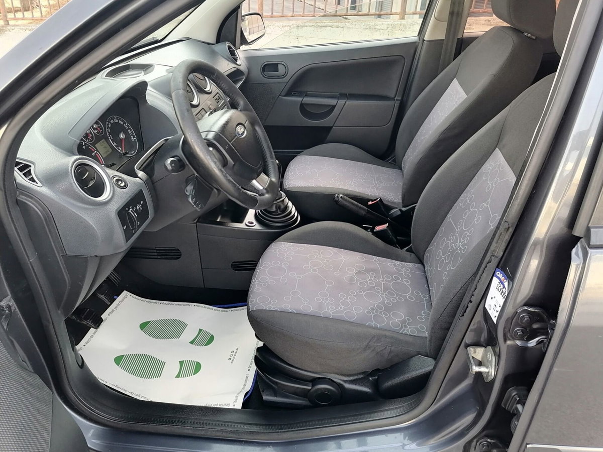 Ford Fiesta 1.4 TDCi 5p. Ghia (9)