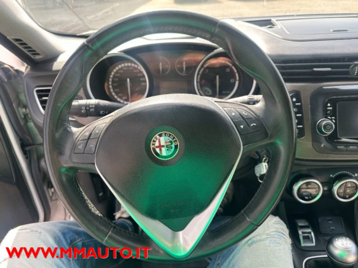Alfa Romeo Giulietta 1.6 JTDm-2 Distinctive (11)