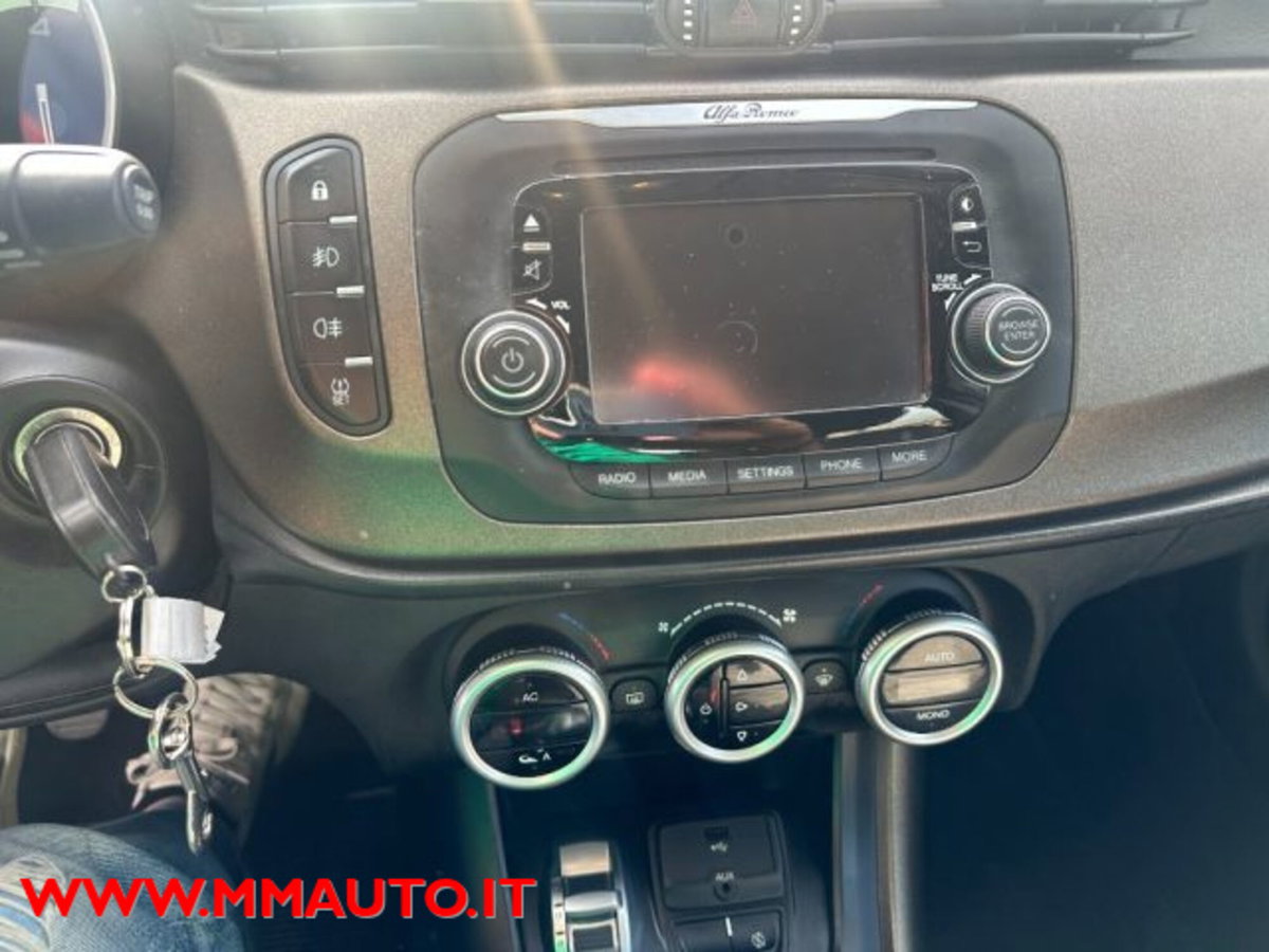 Alfa Romeo Giulietta 1.6 JTDm-2 Distinctive (12)