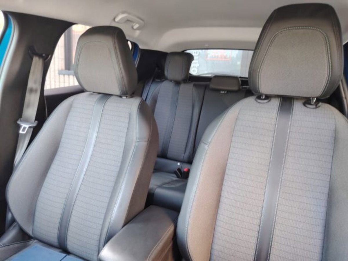 Peugeot 208 PureTech 100 Stop&Start EAT8 5 porte Allure Pack (17)
