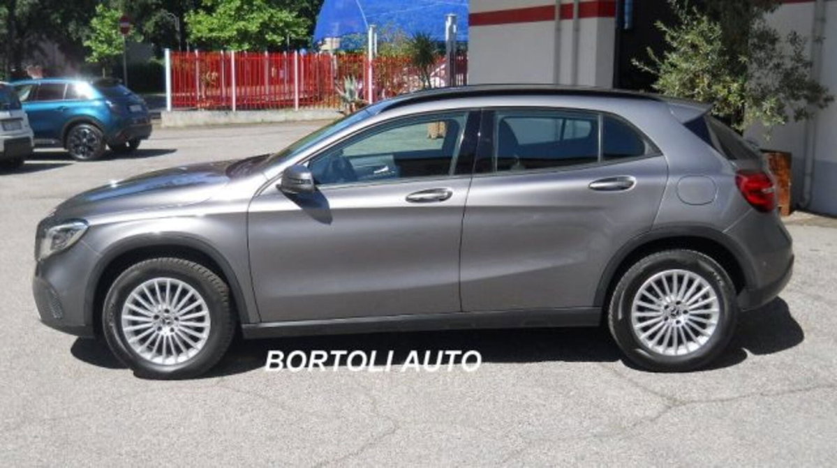 Mercedes-Benz GLA SUV 200 d Business (3)