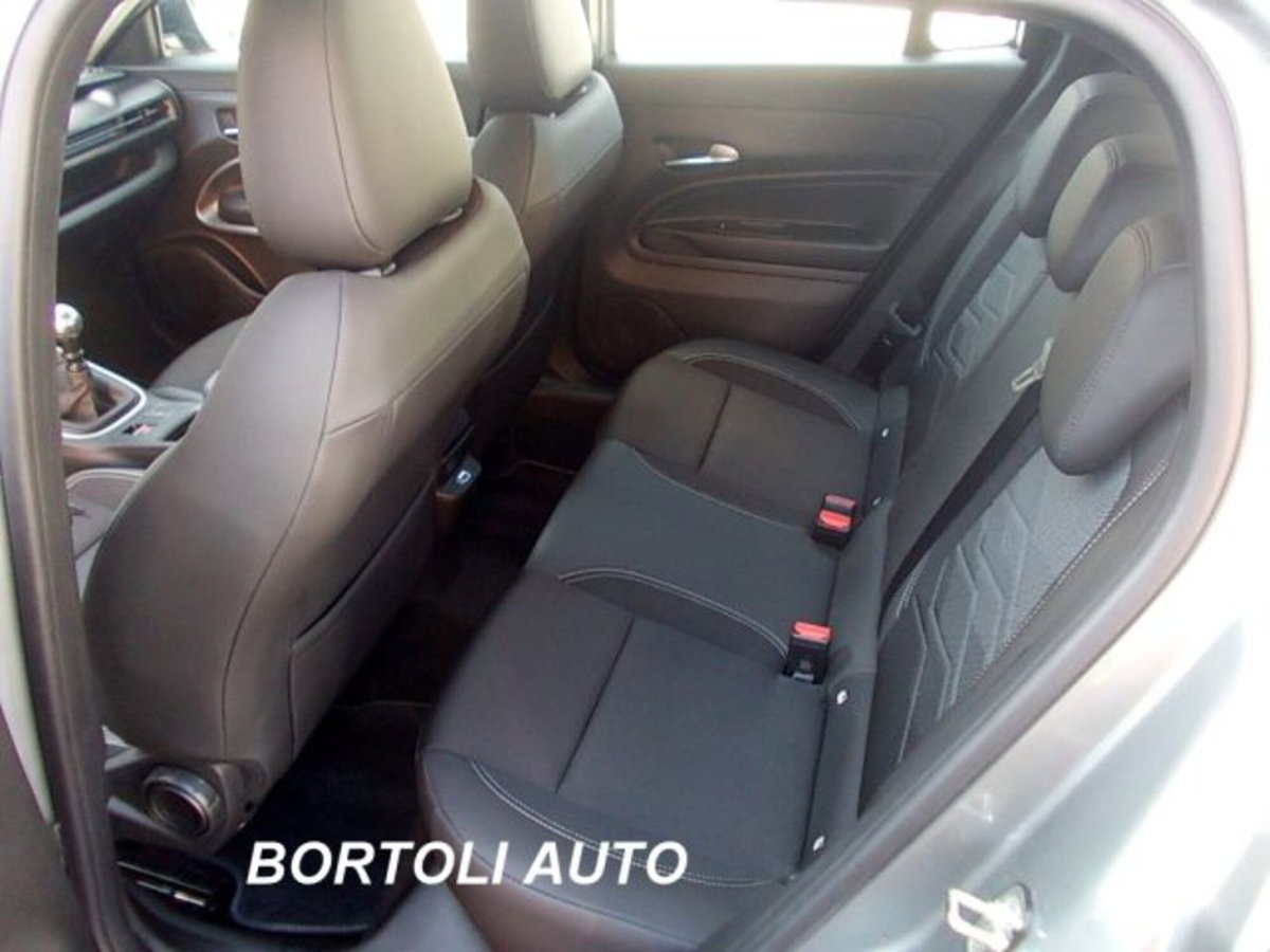Jeep Avenger 1.2 turbo Summit fwd 100cv (8)