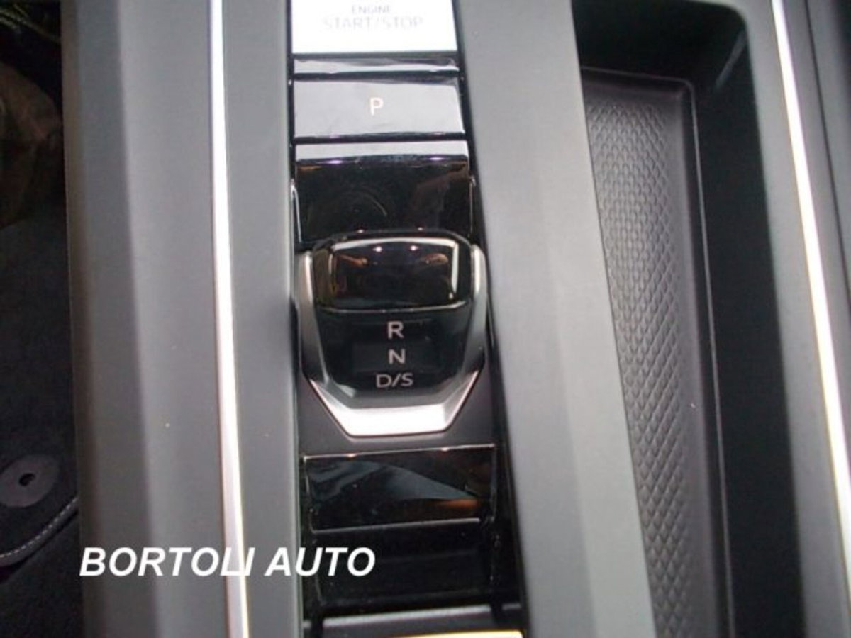 Volkswagen Golf Variant 1.0 eTSI EVO DSG Life (6)