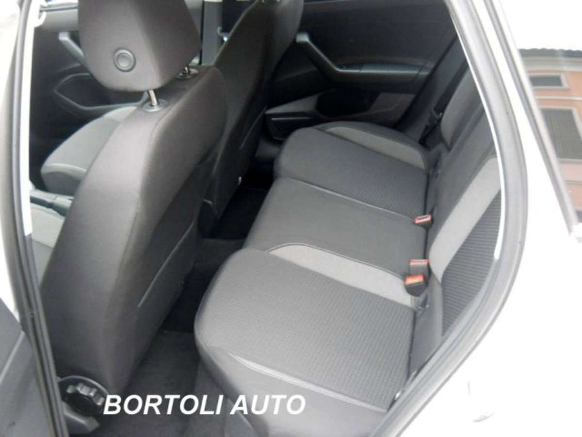 Volkswagen Polo 1.0 tsi Life 95cv (8)