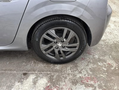 Peugeot 208 PureTech 75 Stop&Start 5 porte Active Pack (10)