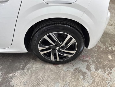 Peugeot 208 PureTech 100 Stop&Start EAT8 5 porte Active Pack (9)