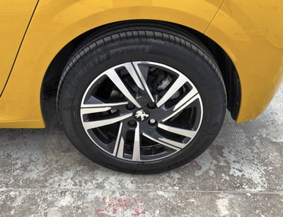 Peugeot 208 PureTech 100 Stop&Start 5 porte Allure (10)