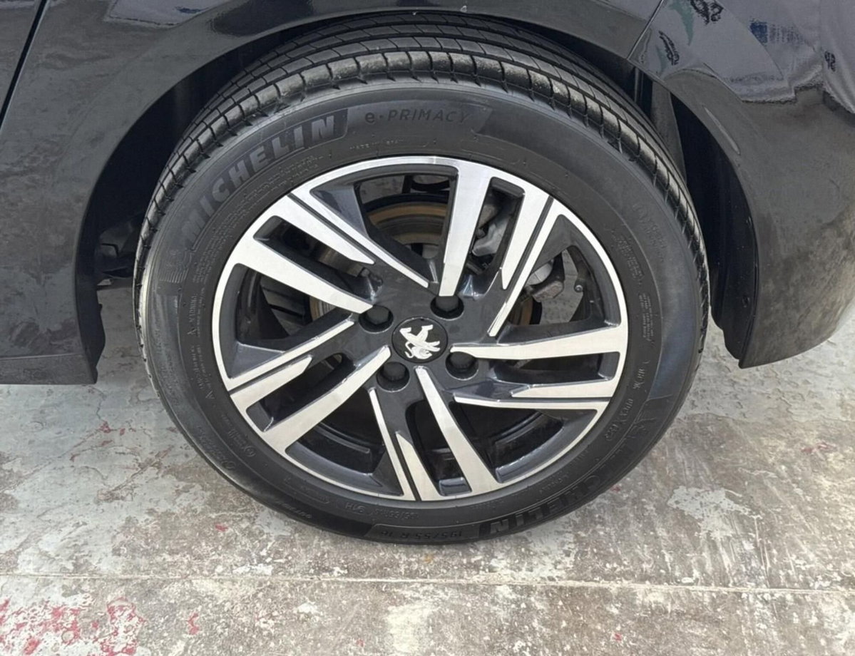 Peugeot 208 PureTech 100 Stop&Start 5 porte Allure (9)