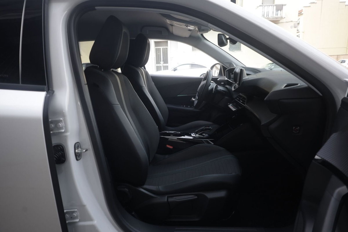 Peugeot 2008 PureTech 130 S&S EAT8 GT Pack (11)