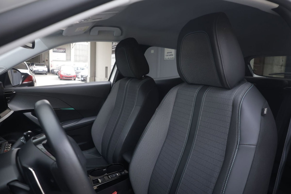 Peugeot 2008 PureTech 130 S&S EAT8 GT Pack (16)