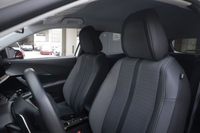 Peugeot 2008 PureTech 130 S&S EAT8 GT Pack (16)