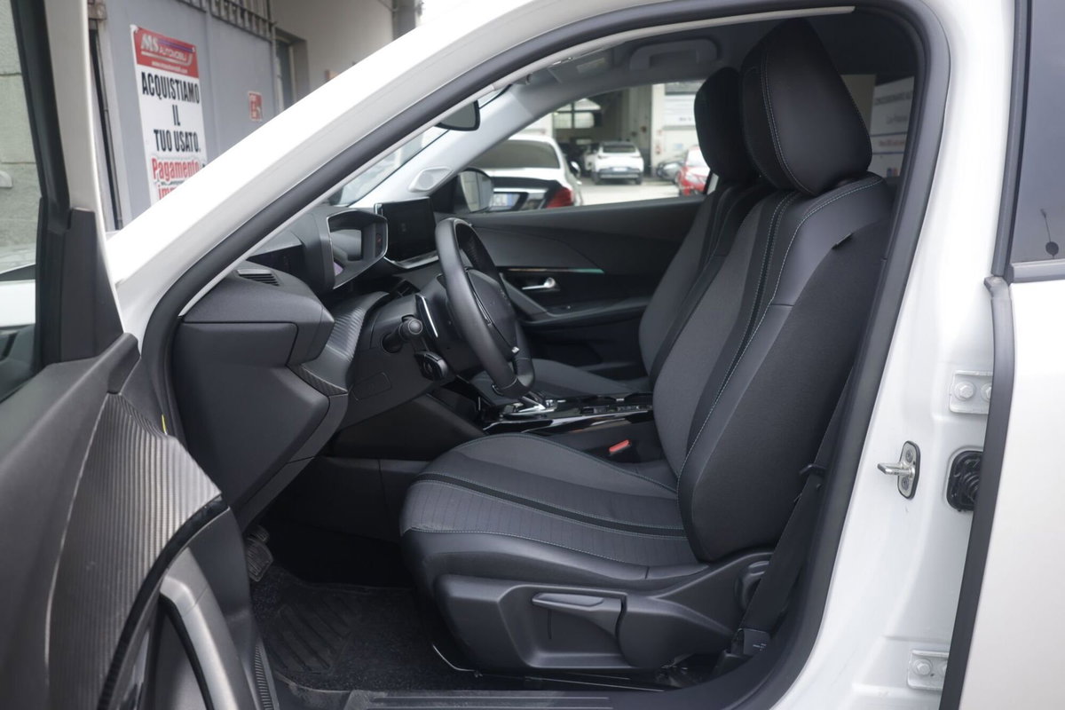 Peugeot 2008 PureTech 130 S&S EAT8 GT Pack (17)