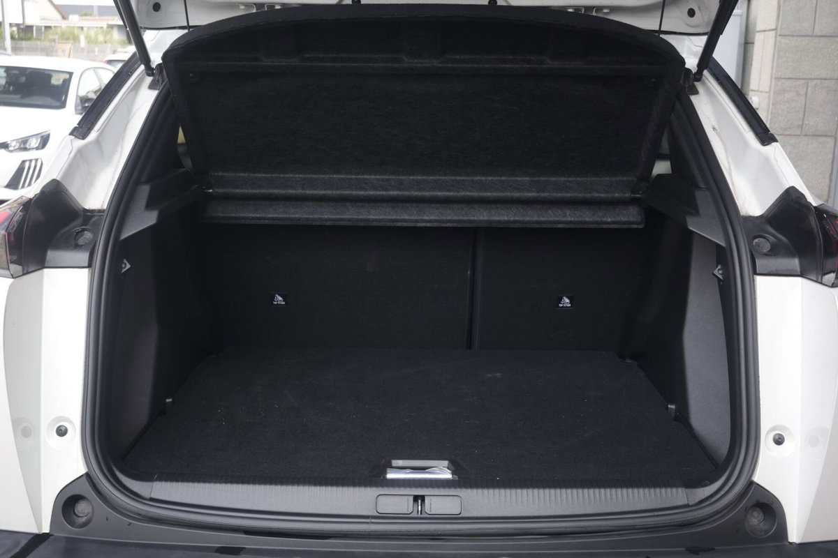 Peugeot 2008 PureTech 130 S&S EAT8 GT Pack (18)