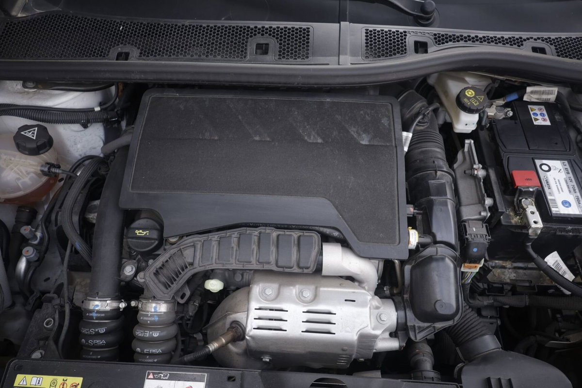 Peugeot 2008 PureTech 130 S&S EAT8 GT Pack (19)
