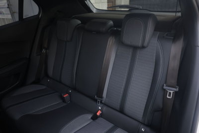 Peugeot 2008 PureTech 130 S&S EAT8 GT Pack (3)