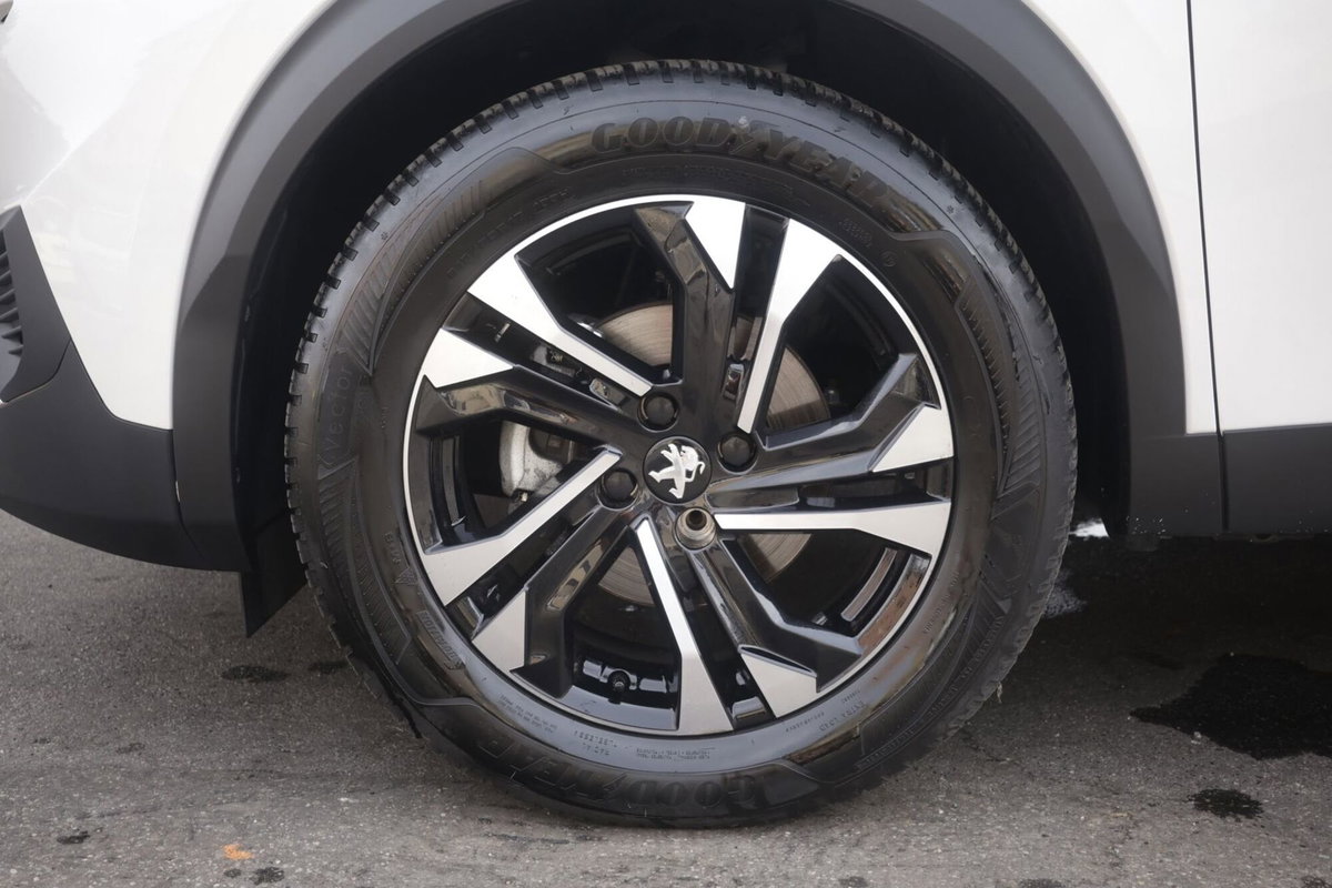 Peugeot 2008 PureTech 130 S&S EAT8 GT Pack (5)
