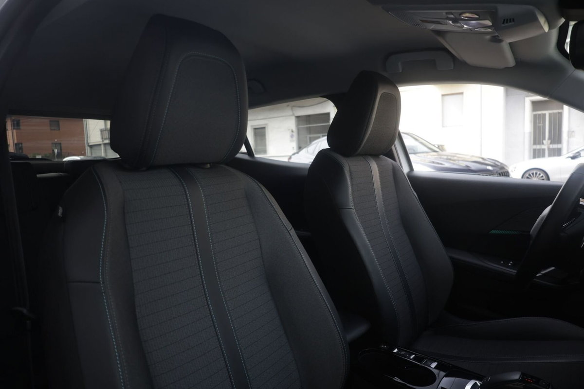 Peugeot 2008 PureTech 130 S&S EAT8 GT Pack (6)