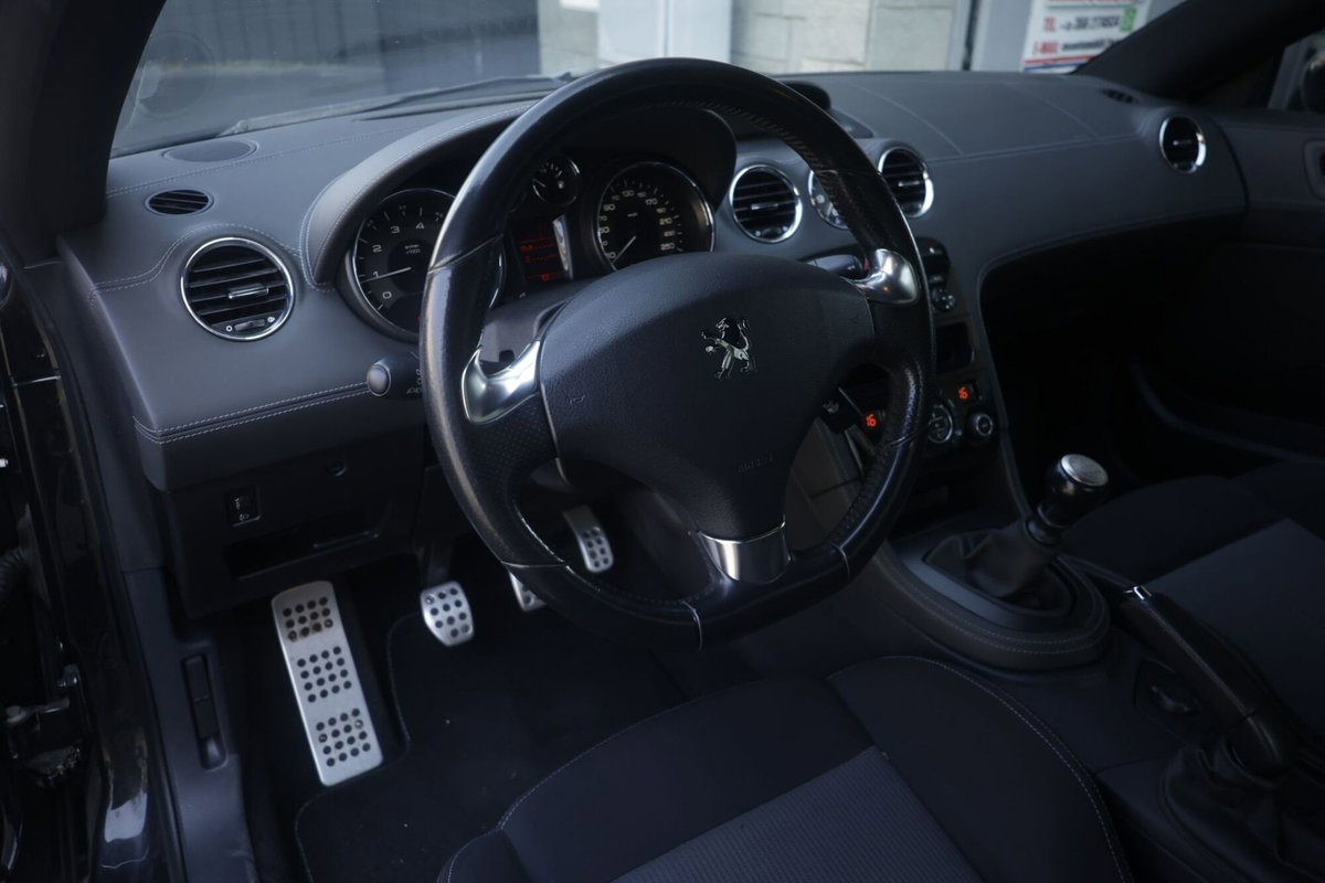 Peugeot RCZ 1.6 THP 156CV (2)