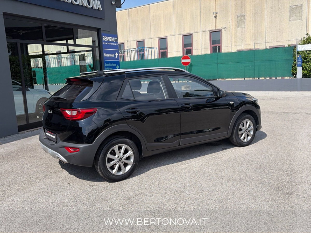 Kia Stonic 1.2 mpi Urban gpl 82cv (2)