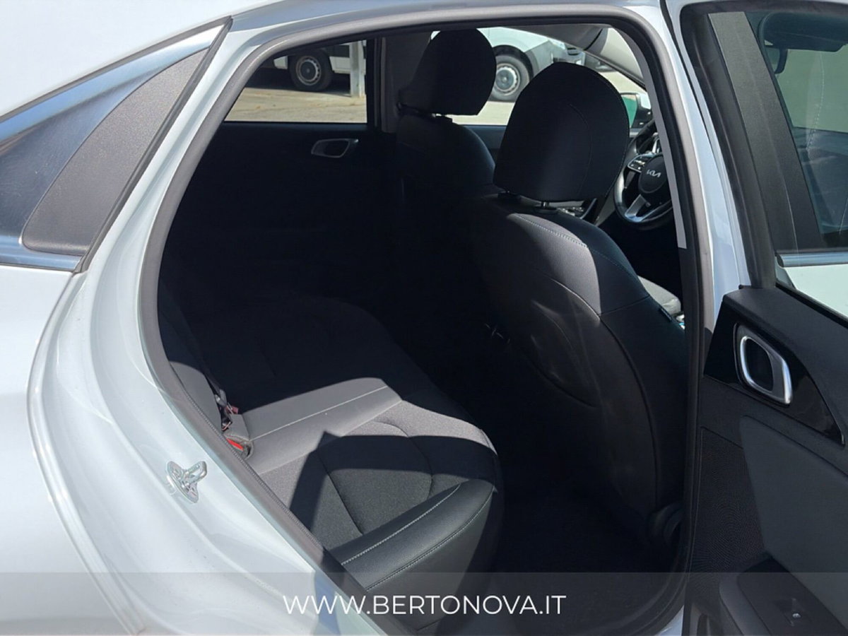 Kia XCeed 1.6 crdi mhev Business 136cv dct (9)