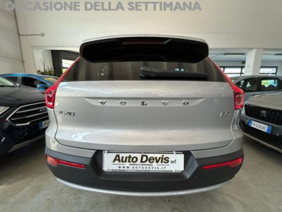 Volvo XC40 B3 automatico Core (2)