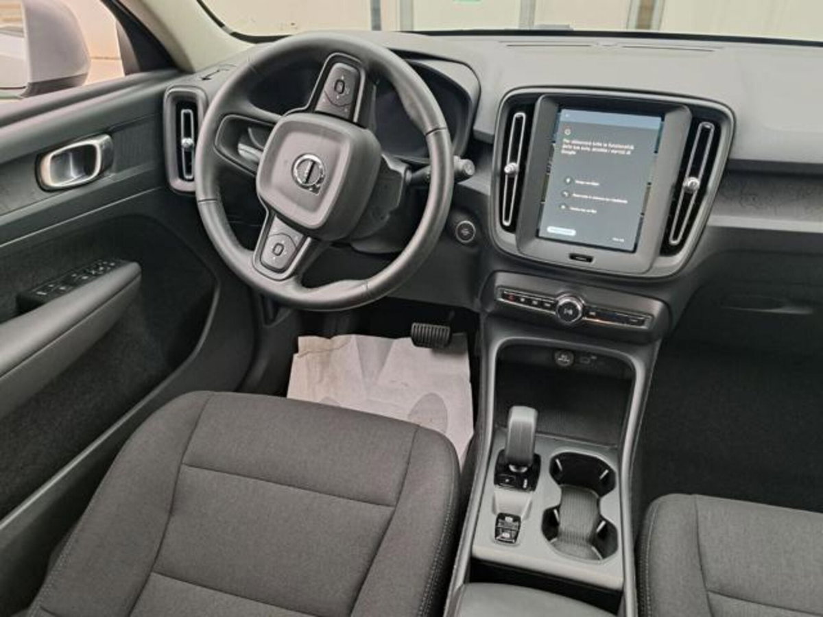 Volvo XC40 B3 automatico Core (8)