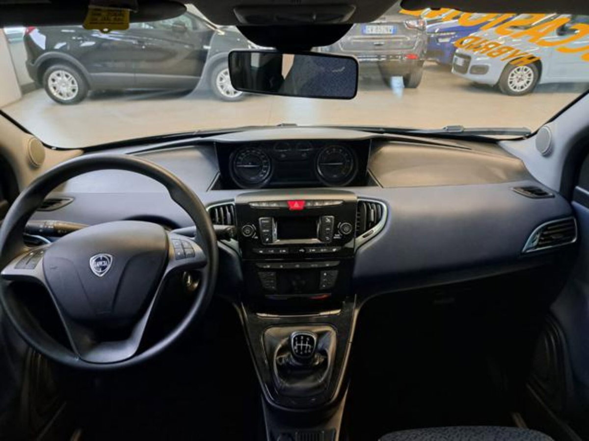 Lancia Ypsilon 1.0 FireFly 5 porte S&S Hybrid Gold Plus (14)
